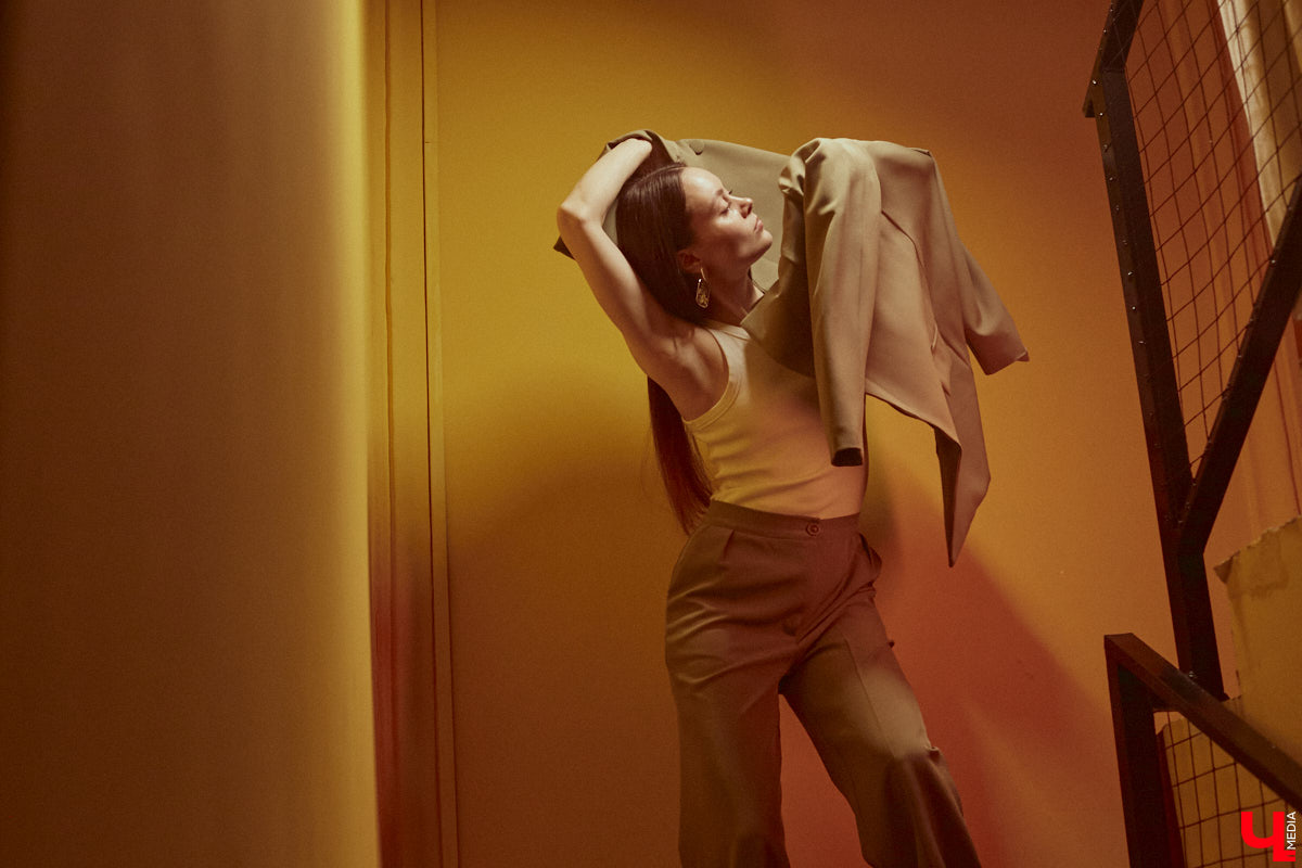 Владимирский хореограф-педагог Полина Гусева предпочитает одежду спортивного кроя. Однако в гардеробе балетмейстера есть и классические наряды. Рубашку и джинсы она запросто может сменить на приталенное платье с разрезом. Все зависит от настроения!