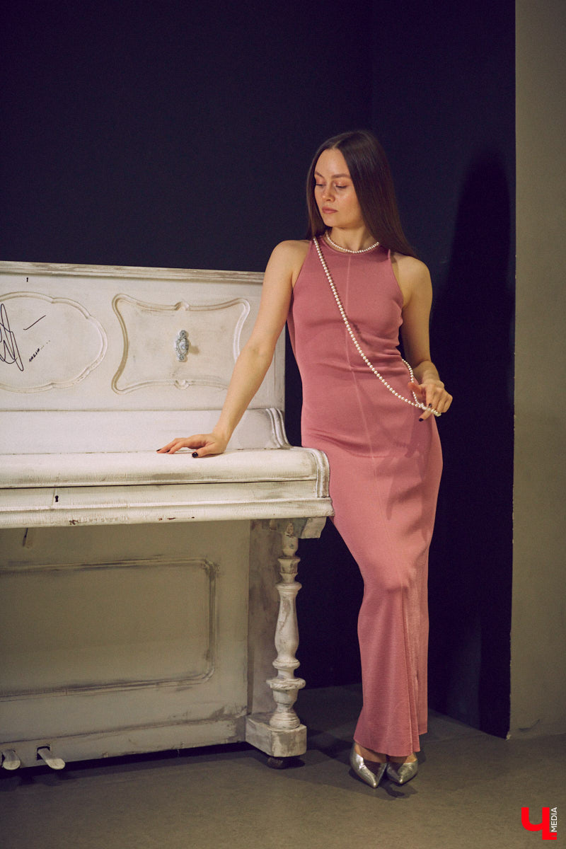 Владимирский хореограф-педагог Полина Гусева предпочитает одежду спортивного кроя. Однако в гардеробе балетмейстера есть и классические наряды. Рубашку и джинсы она запросто может сменить на приталенное платье с разрезом. Все зависит от настроения!