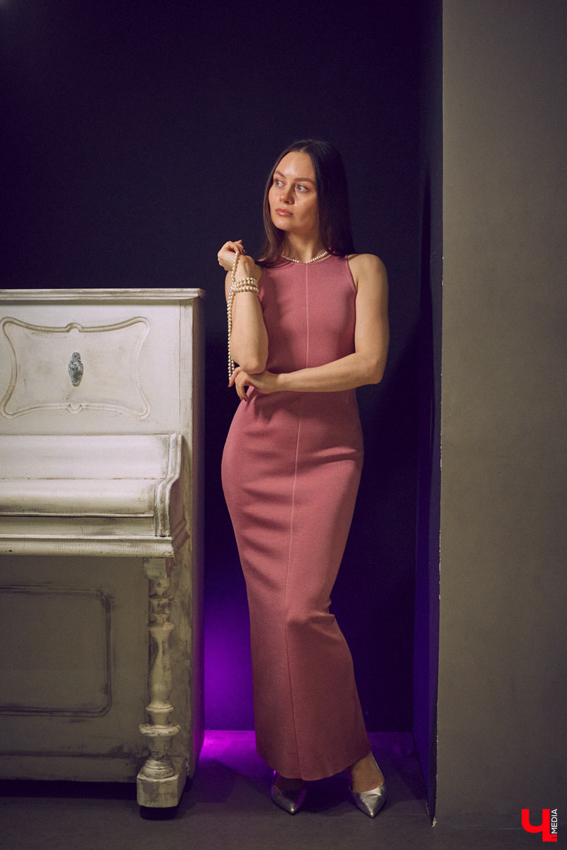 Владимирский хореограф-педагог Полина Гусева предпочитает одежду спортивного кроя. Однако в гардеробе балетмейстера есть и классические наряды. Рубашку и джинсы она запросто может сменить на приталенное платье с разрезом. Все зависит от настроения!