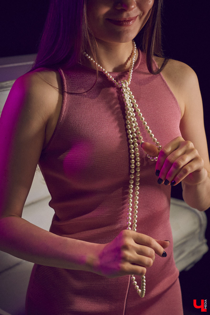 Владимирский хореограф-педагог Полина Гусева предпочитает одежду спортивного кроя. Однако в гардеробе балетмейстера есть и классические наряды. Рубашку и джинсы она запросто может сменить на приталенное платье с разрезом. Все зависит от настроения!