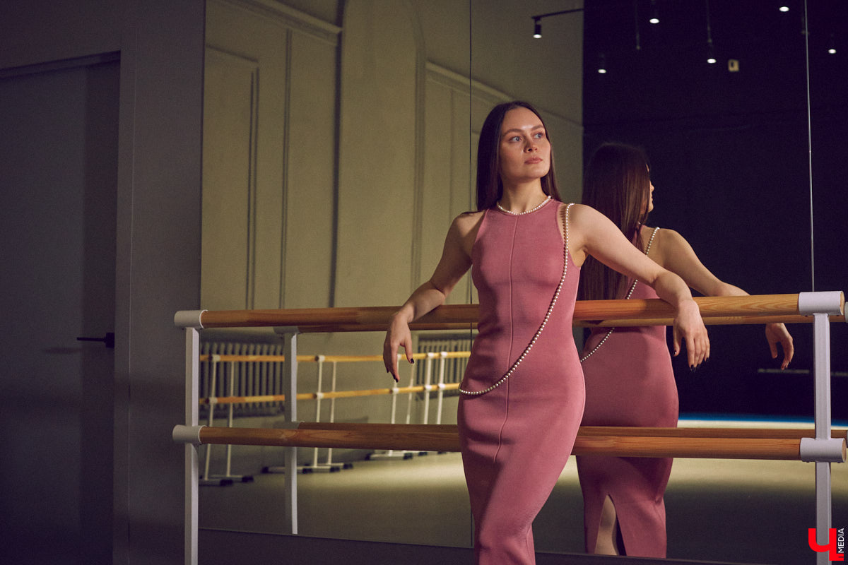 Владимирский хореограф-педагог Полина Гусева предпочитает одежду спортивного кроя. Однако в гардеробе балетмейстера есть и классические наряды. Рубашку и джинсы она запросто может сменить на приталенное платье с разрезом. Все зависит от настроения!