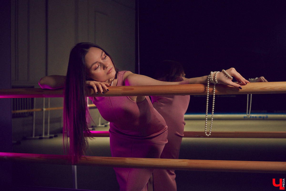 Владимирский хореограф-педагог Полина Гусева предпочитает одежду спортивного кроя. Однако в гардеробе балетмейстера есть и классические наряды. Рубашку и джинсы она запросто может сменить на приталенное платье с разрезом. Все зависит от настроения!