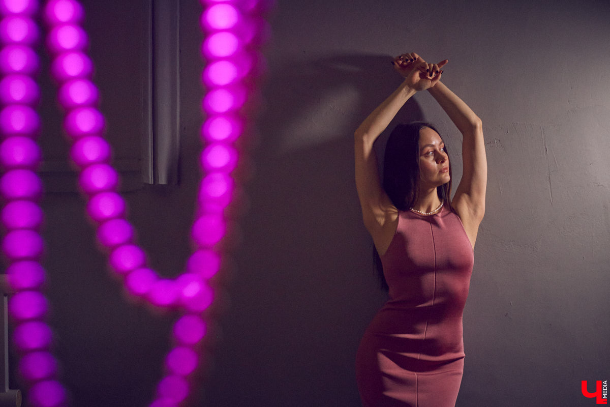 Владимирский хореограф-педагог Полина Гусева предпочитает одежду спортивного кроя. Однако в гардеробе балетмейстера есть и классические наряды. Рубашку и джинсы она запросто может сменить на приталенное платье с разрезом. Все зависит от настроения!