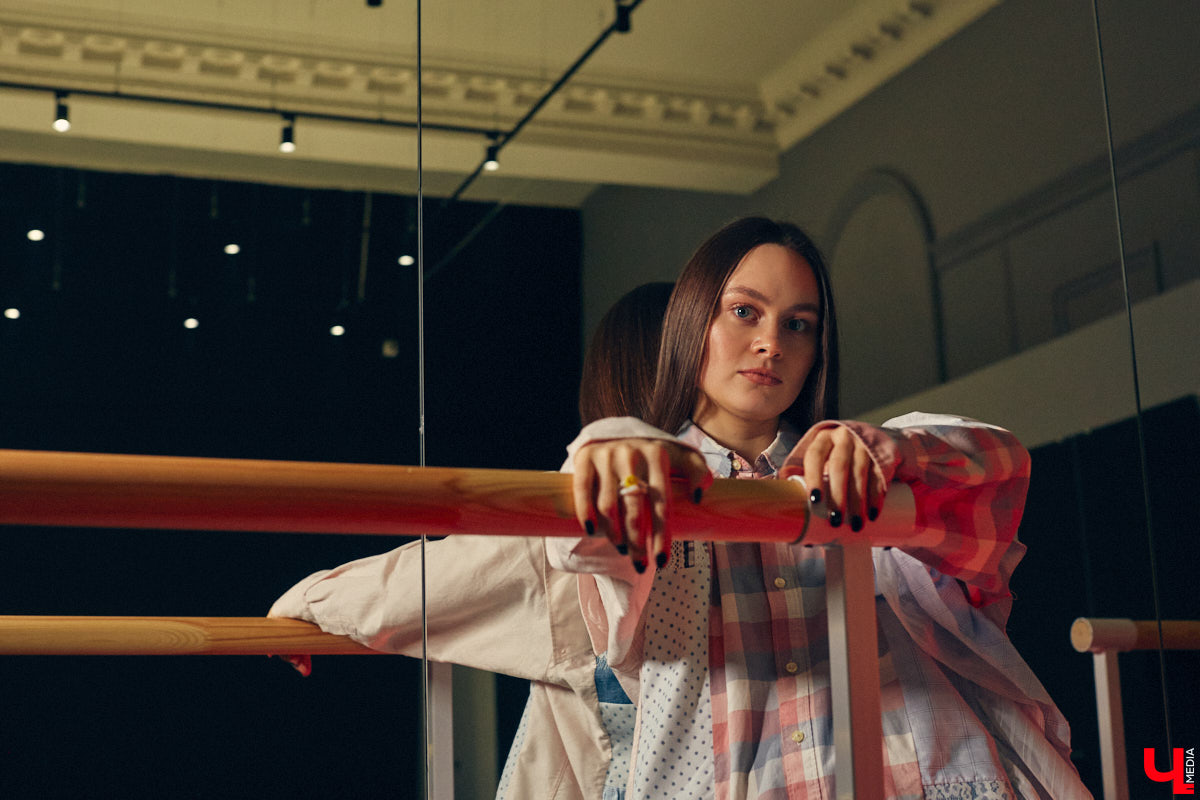 Владимирский хореограф-педагог Полина Гусева предпочитает одежду спортивного кроя. Однако в гардеробе балетмейстера есть и классические наряды. Рубашку и джинсы она запросто может сменить на приталенное платье с разрезом. Все зависит от настроения!