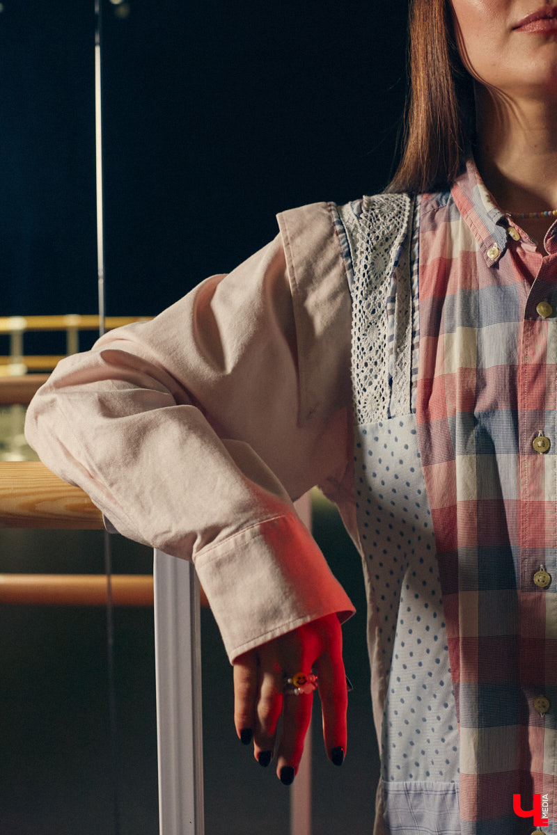 Владимирский хореограф-педагог Полина Гусева предпочитает одежду спортивного кроя. Однако в гардеробе балетмейстера есть и классические наряды. Рубашку и джинсы она запросто может сменить на приталенное платье с разрезом. Все зависит от настроения!