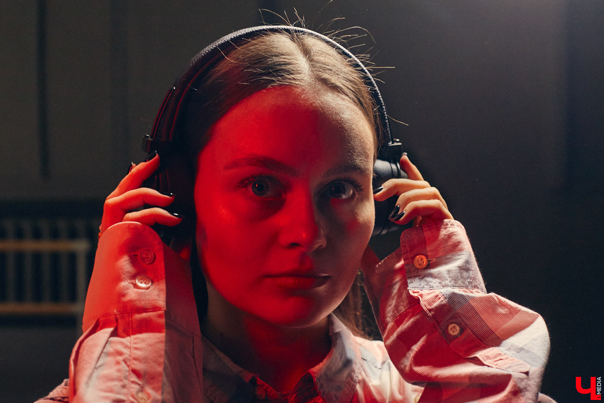 Владимирский хореограф-педагог Полина Гусева предпочитает одежду спортивного кроя. Однако в гардеробе балетмейстера есть и классические наряды. Рубашку и джинсы она запросто может сменить на приталенное платье с разрезом. Все зависит от настроения!