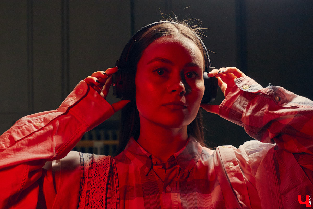 Владимирский хореограф-педагог Полина Гусева предпочитает одежду спортивного кроя. Однако в гардеробе балетмейстера есть и классические наряды. Рубашку и джинсы она запросто может сменить на приталенное платье с разрезом. Все зависит от настроения!