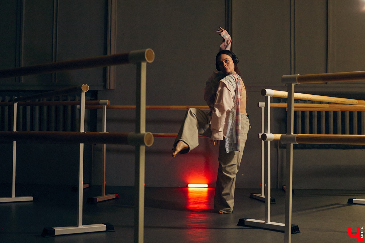 Владимирский хореограф-педагог Полина Гусева предпочитает одежду спортивного кроя. Однако в гардеробе балетмейстера есть и классические наряды. Рубашку и джинсы она запросто может сменить на приталенное платье с разрезом. Все зависит от настроения!