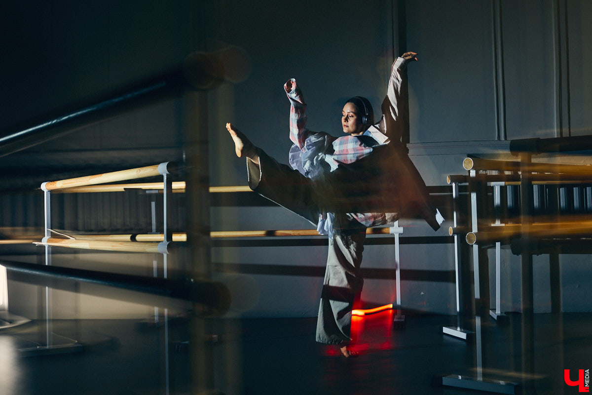 Владимирский хореограф-педагог Полина Гусева предпочитает одежду спортивного кроя. Однако в гардеробе балетмейстера есть и классические наряды. Рубашку и джинсы она запросто может сменить на приталенное платье с разрезом. Все зависит от настроения!