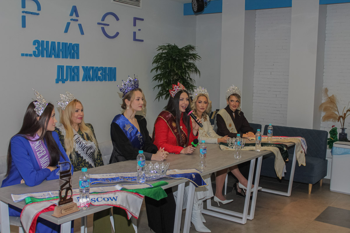 В региональной столице проходит областной конкурс «Мисс и Миссис Владимирская земля». Первого марта 29 участниц из девяти городов ждет грандиозный финал, на котором определят победительниц в четырех категориях. Ну а пока к нему вовсю идет подготовка. Один из этапов — спортивный — выявит, кто из претенденток на титул «самая красивая» еще и сильная, ловкая, умелая.