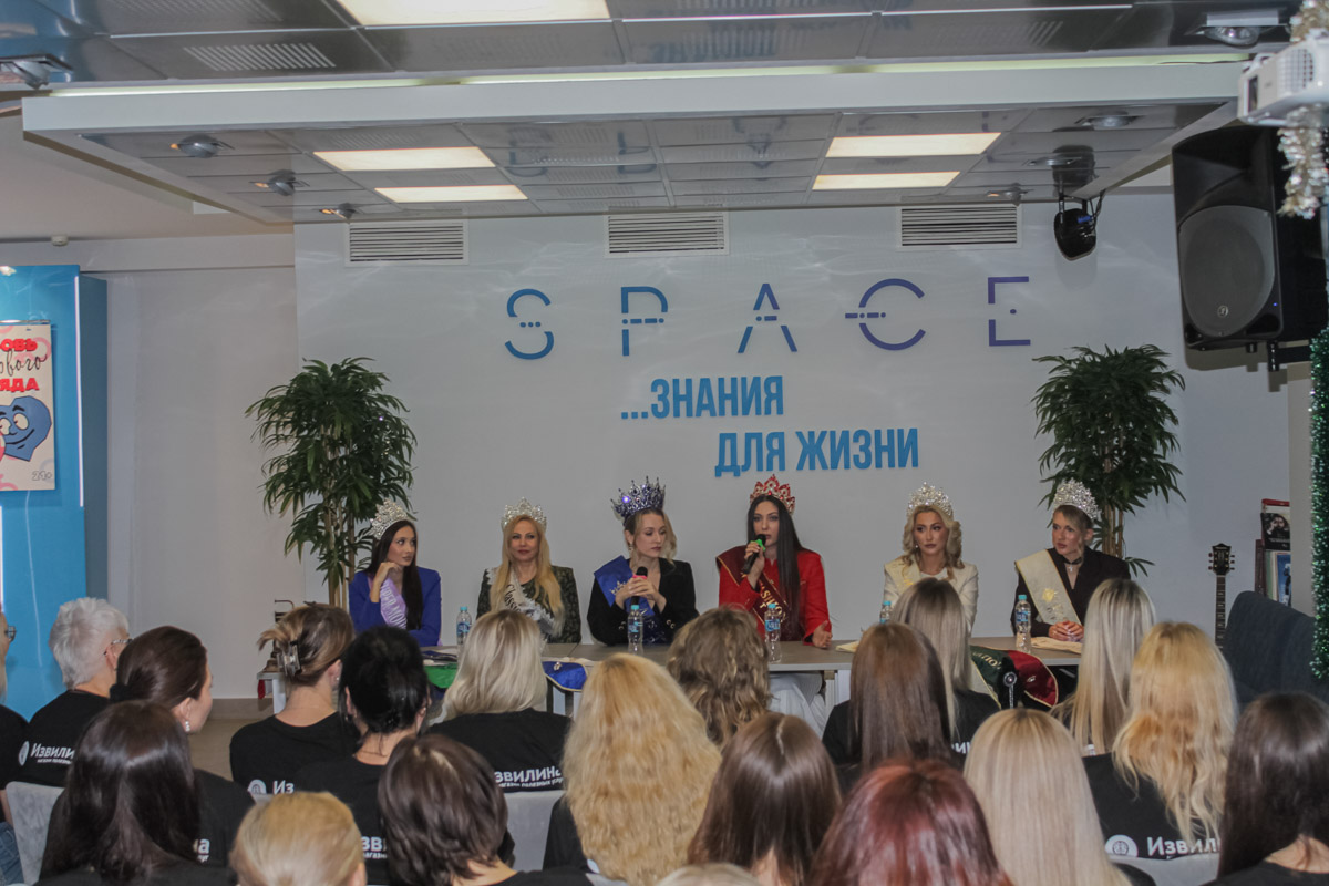 В региональной столице проходит областной конкурс «Мисс и Миссис Владимирская земля». Первого марта 29 участниц из девяти городов ждет грандиозный финал, на котором определят победительниц в четырех категориях. Ну а пока к нему вовсю идет подготовка. Один из этапов — спортивный — выявит, кто из претенденток на титул «самая красивая» еще и сильная, ловкая, умелая.