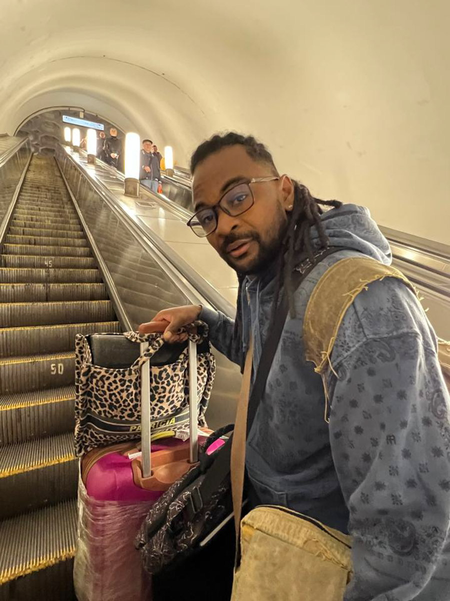 В Коврове можно встретить необычную семейную пару — Светлану и Сиднея Барбоза. Познакомились ребята в Бразилии, расписались на берегу Атлантического океана, но жить из мегаполиса с населением в шесть миллионов человек перебрались в провинциальный город в России. О причинах такого решения они рассказали «Ключ-Медиа».