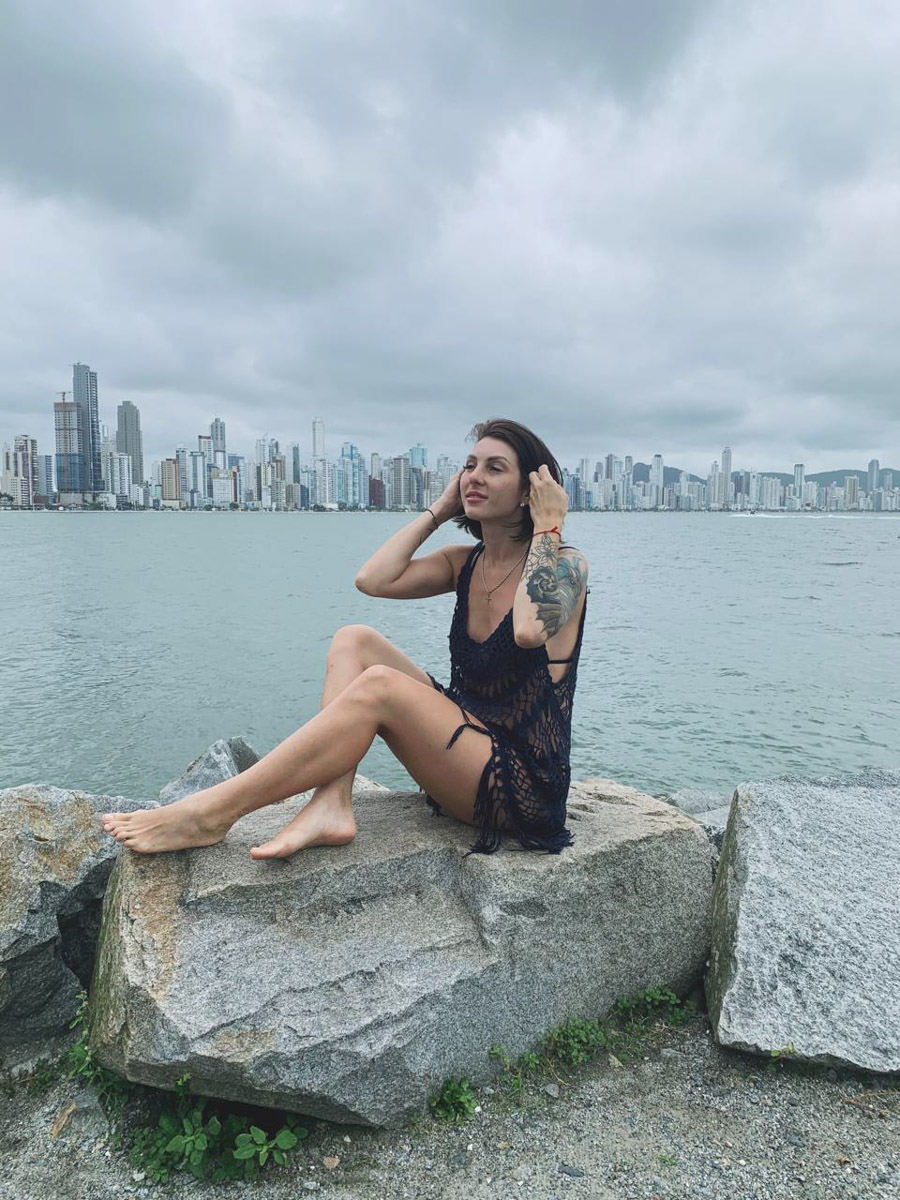 В Коврове можно встретить необычную семейную пару — Светлану и Сиднея Барбоза. Познакомились ребята в Бразилии, расписались на берегу Атлантического океана, но жить из мегаполиса с населением в шесть миллионов человек перебрались в провинциальный город в России. О причинах такого решения они рассказали «Ключ-Медиа».