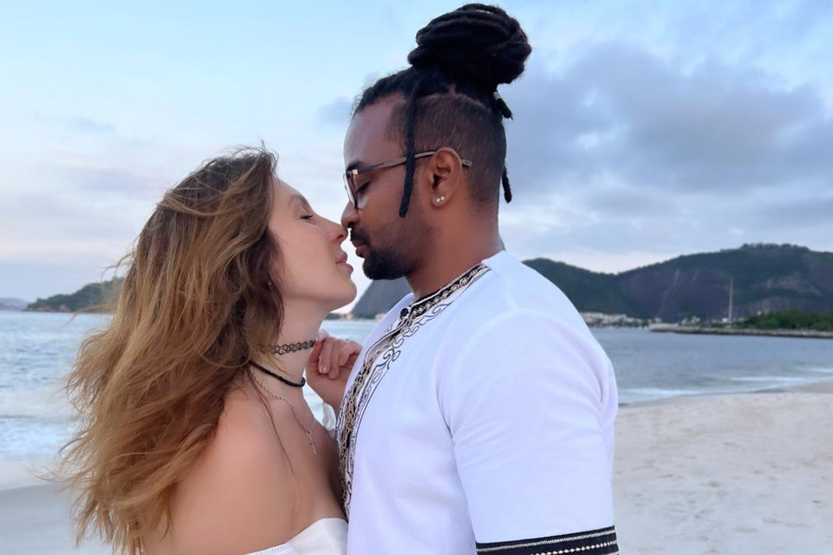 В Коврове можно встретить необычную семейную пару — Светлану и Сиднея Барбоза. Познакомились ребята в Бразилии, расписались на берегу Атлантического океана, но жить из мегаполиса с населением в шесть миллионов человек перебрались в провинциальный город в России. О причинах такого решения они рассказали «Ключ-Медиа».