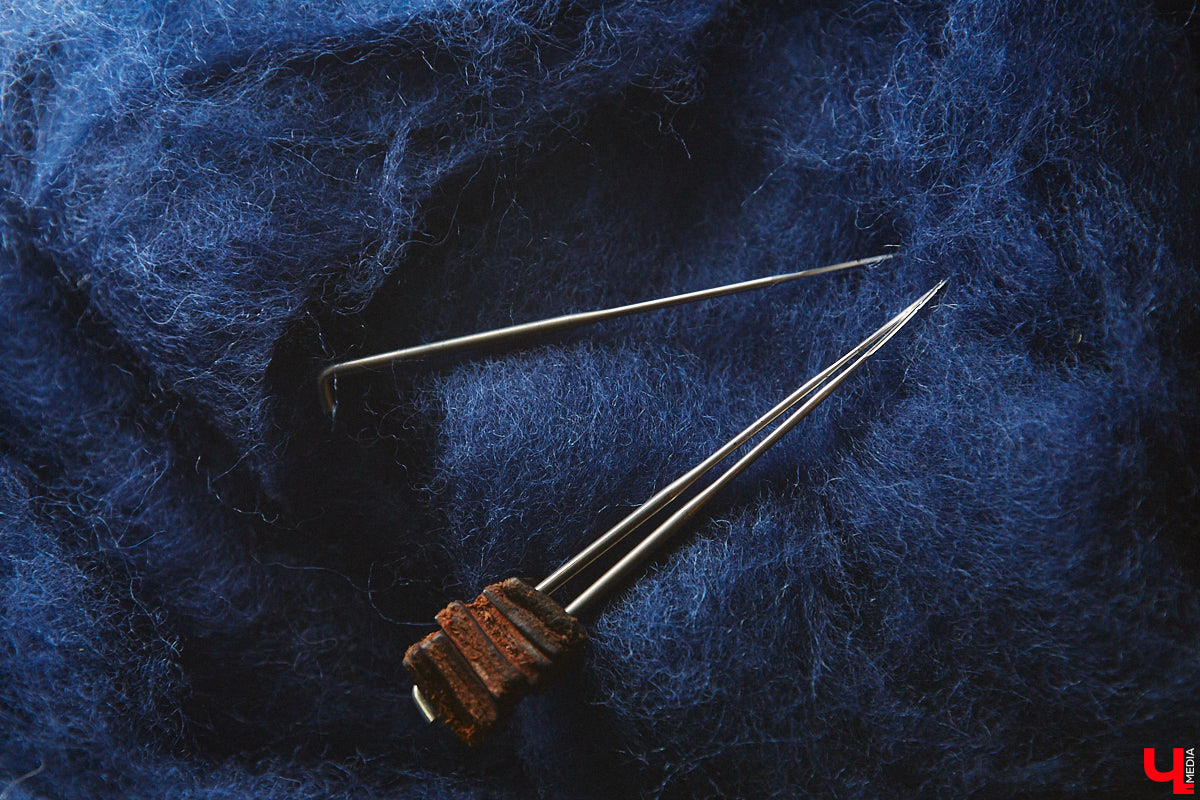 Художница из Владимира Наталья Быкова делает скульптуры из шерсти: не просто игрушки, а коллекционные арт-объекты. Сейчас в центре внимания девушки загадочные киты: от фантазийного морского гиганта с маяком на спине до сказочного исполина, которого переносят перелетные птицы. И, что особенно важно, все эти работы наполнены глубокими смыслами. 