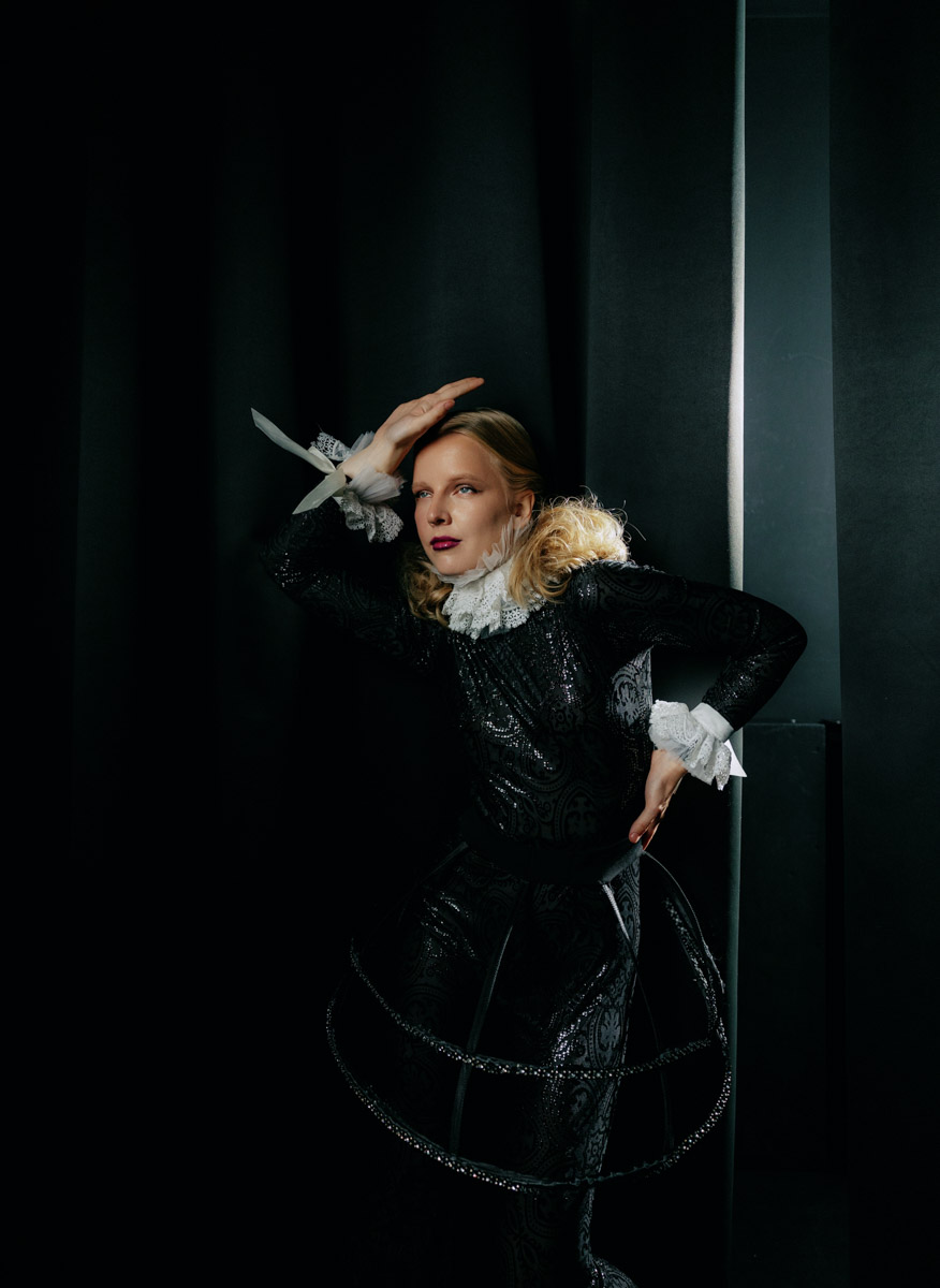 Популярная платформа Pinterest представила два десятка модных веяний 2025-го. Некоторые из них начали набирать популярность в прошлом году, а в этом их ждет настоящий триумф. Владимирские фотографы оказались на волне модных интернет-течений и воплотили в своих работах самые яркие предсказания сервиса для визуалов.