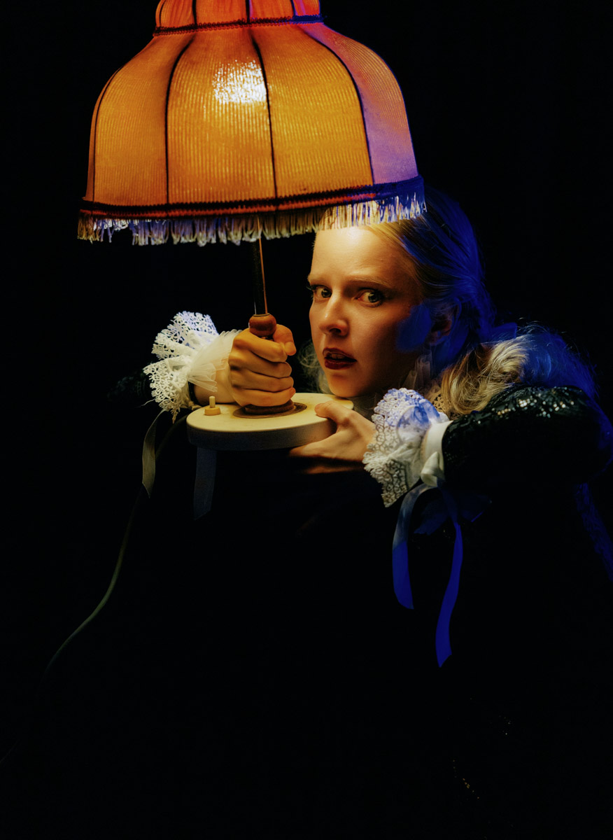 Популярная платформа Pinterest представила два десятка модных веяний 2025-го. Некоторые из них начали набирать популярность в прошлом году, а в этом их ждет настоящий триумф. Владимирские фотографы оказались на волне модных интернет-течений и воплотили в своих работах самые яркие предсказания сервиса для визуалов.