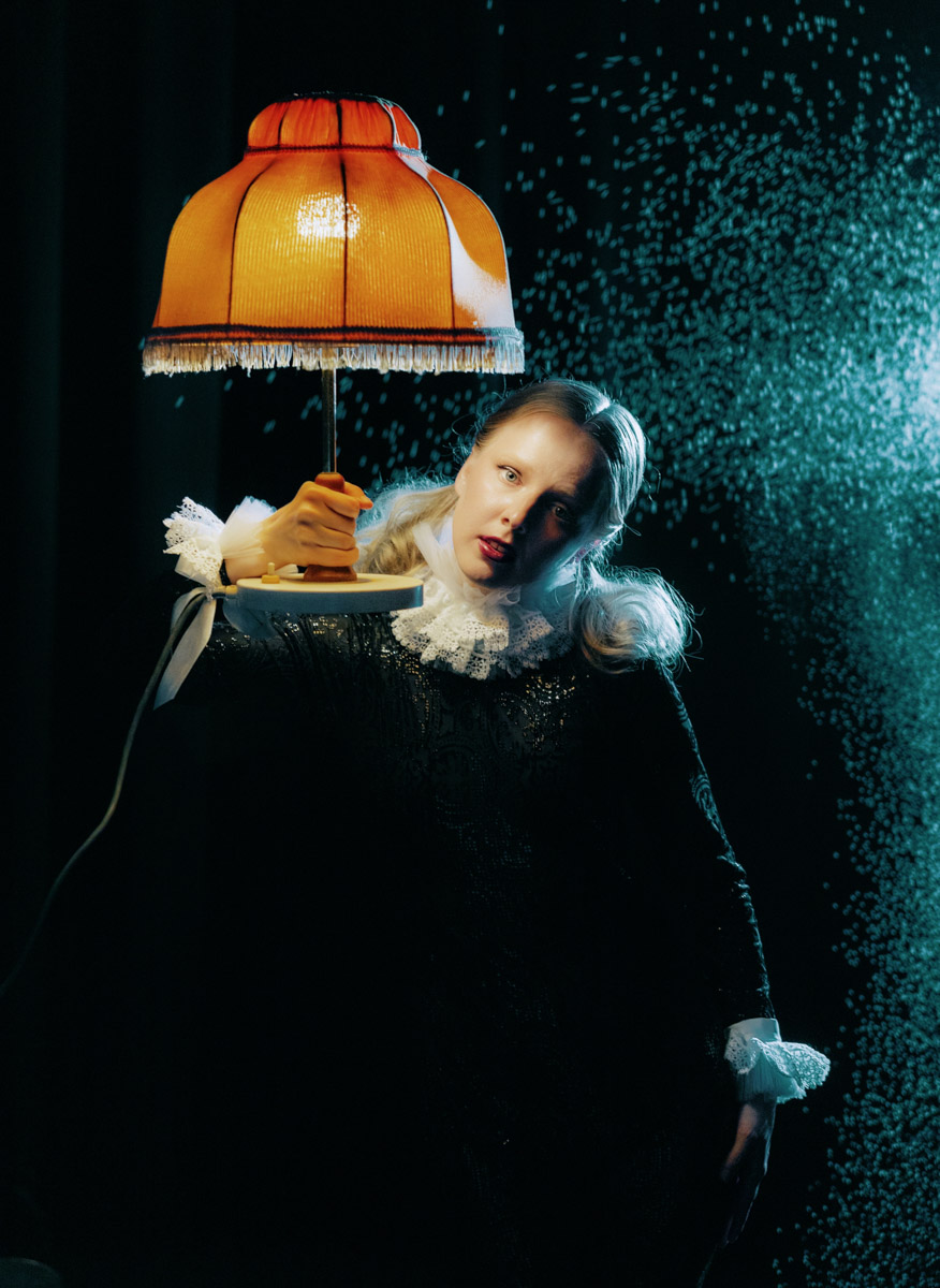 Популярная платформа Pinterest представила два десятка модных веяний 2025-го. Некоторые из них начали набирать популярность в прошлом году, а в этом их ждет настоящий триумф. Владимирские фотографы оказались на волне модных интернет-течений и воплотили в своих работах самые яркие предсказания сервиса для визуалов.