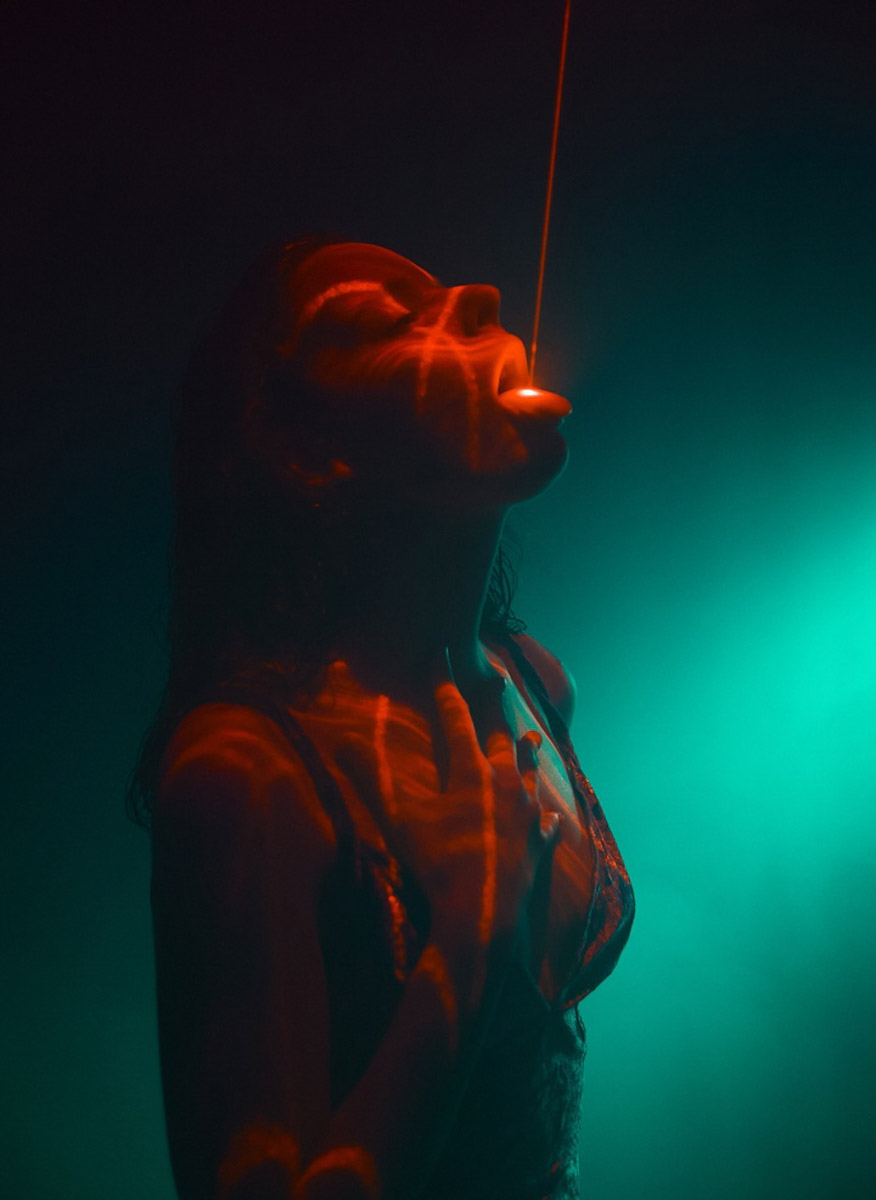 Популярная платформа Pinterest представила два десятка модных веяний 2025-го. Некоторые из них начали набирать популярность в прошлом году, а в этом их ждет настоящий триумф. Владимирские фотографы оказались на волне модных интернет-течений и воплотили в своих работах самые яркие предсказания сервиса для визуалов.