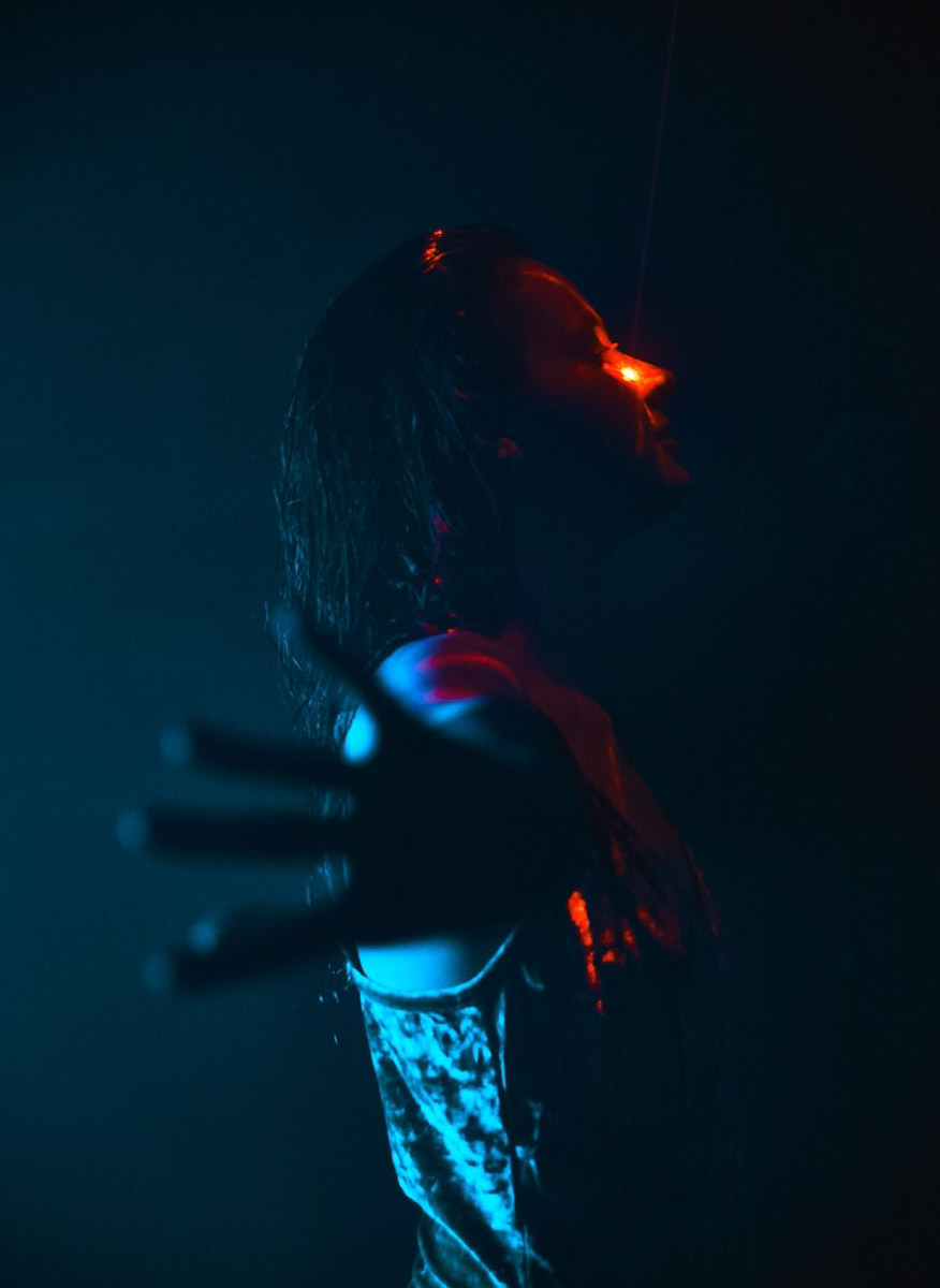 Популярная платформа Pinterest представила два десятка модных веяний 2025-го. Некоторые из них начали набирать популярность в прошлом году, а в этом их ждет настоящий триумф. Владимирские фотографы оказались на волне модных интернет-течений и воплотили в своих работах самые яркие предсказания сервиса для визуалов.