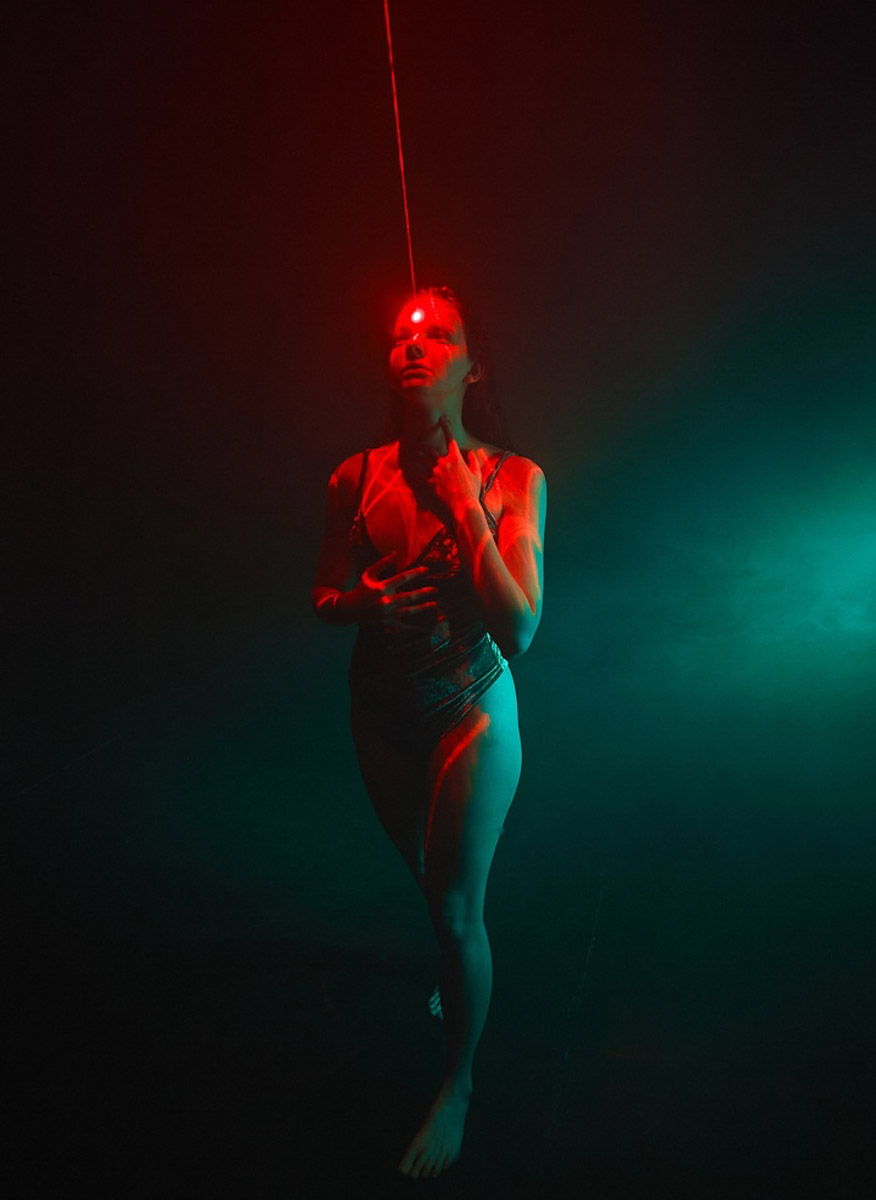 Популярная платформа Pinterest представила два десятка модных веяний 2025-го. Некоторые из них начали набирать популярность в прошлом году, а в этом их ждет настоящий триумф. Владимирские фотографы оказались на волне модных интернет-течений и воплотили в своих работах самые яркие предсказания сервиса для визуалов.