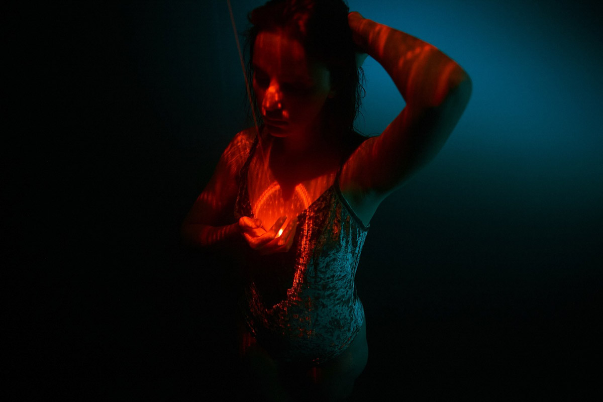 Популярная платформа Pinterest представила два десятка модных веяний 2025-го. Некоторые из них начали набирать популярность в прошлом году, а в этом их ждет настоящий триумф. Владимирские фотографы оказались на волне модных интернет-течений и воплотили в своих работах самые яркие предсказания сервиса для визуалов.