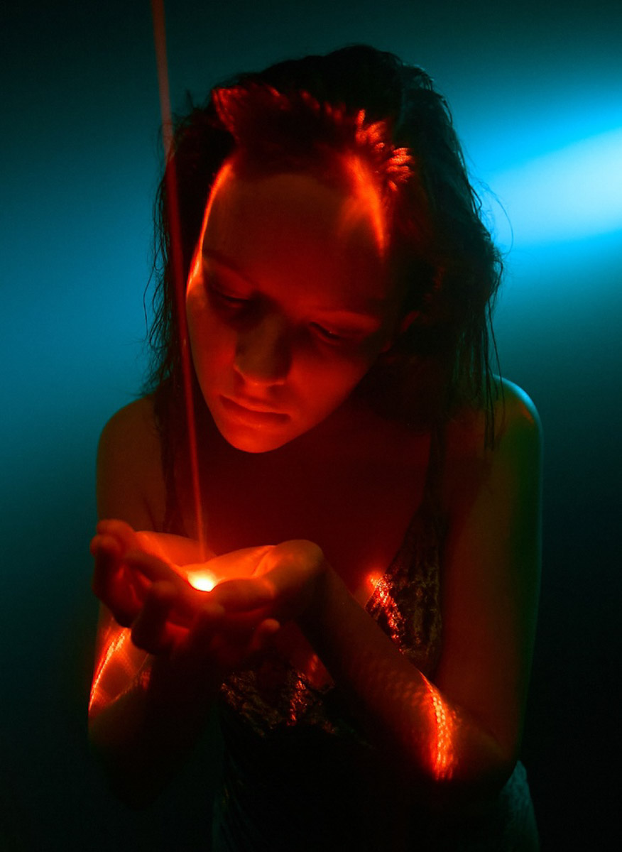 Популярная платформа Pinterest представила два десятка модных веяний 2025-го. Некоторые из них начали набирать популярность в прошлом году, а в этом их ждет настоящий триумф. Владимирские фотографы оказались на волне модных интернет-течений и воплотили в своих работах самые яркие предсказания сервиса для визуалов.