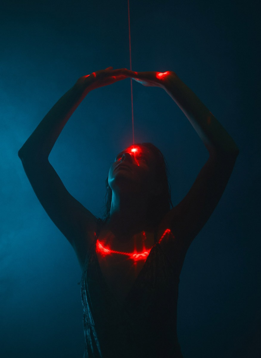 Популярная платформа Pinterest представила два десятка модных веяний 2025-го. Некоторые из них начали набирать популярность в прошлом году, а в этом их ждет настоящий триумф. Владимирские фотографы оказались на волне модных интернет-течений и воплотили в своих работах самые яркие предсказания сервиса для визуалов.