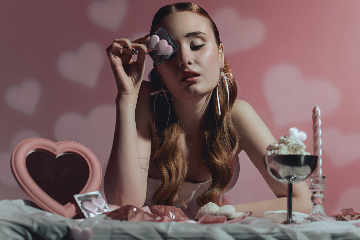 Популярная платформа Pinterest представила два десятка модных веяний 2025-го. Некоторые из них начали набирать популярность в прошлом году, а в этом их ждет настоящий триумф. Владимирские фотографы оказались на волне модных интернет-течений и воплотили в своих работах самые яркие предсказания сервиса для визуалов.