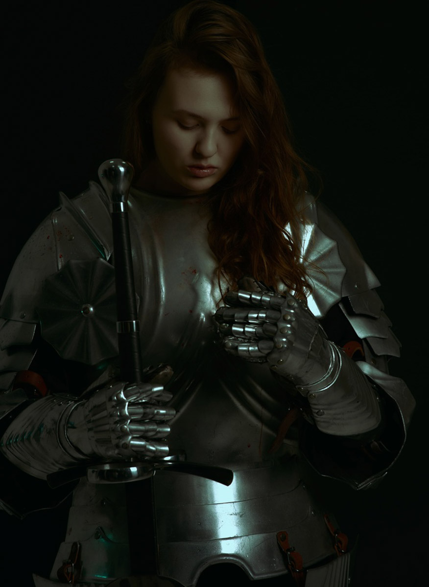 Популярная платформа Pinterest представила два десятка модных веяний 2025-го. Некоторые из них начали набирать популярность в прошлом году, а в этом их ждет настоящий триумф. Владимирские фотографы оказались на волне модных интернет-течений и воплотили в своих работах самые яркие предсказания сервиса для визуалов.