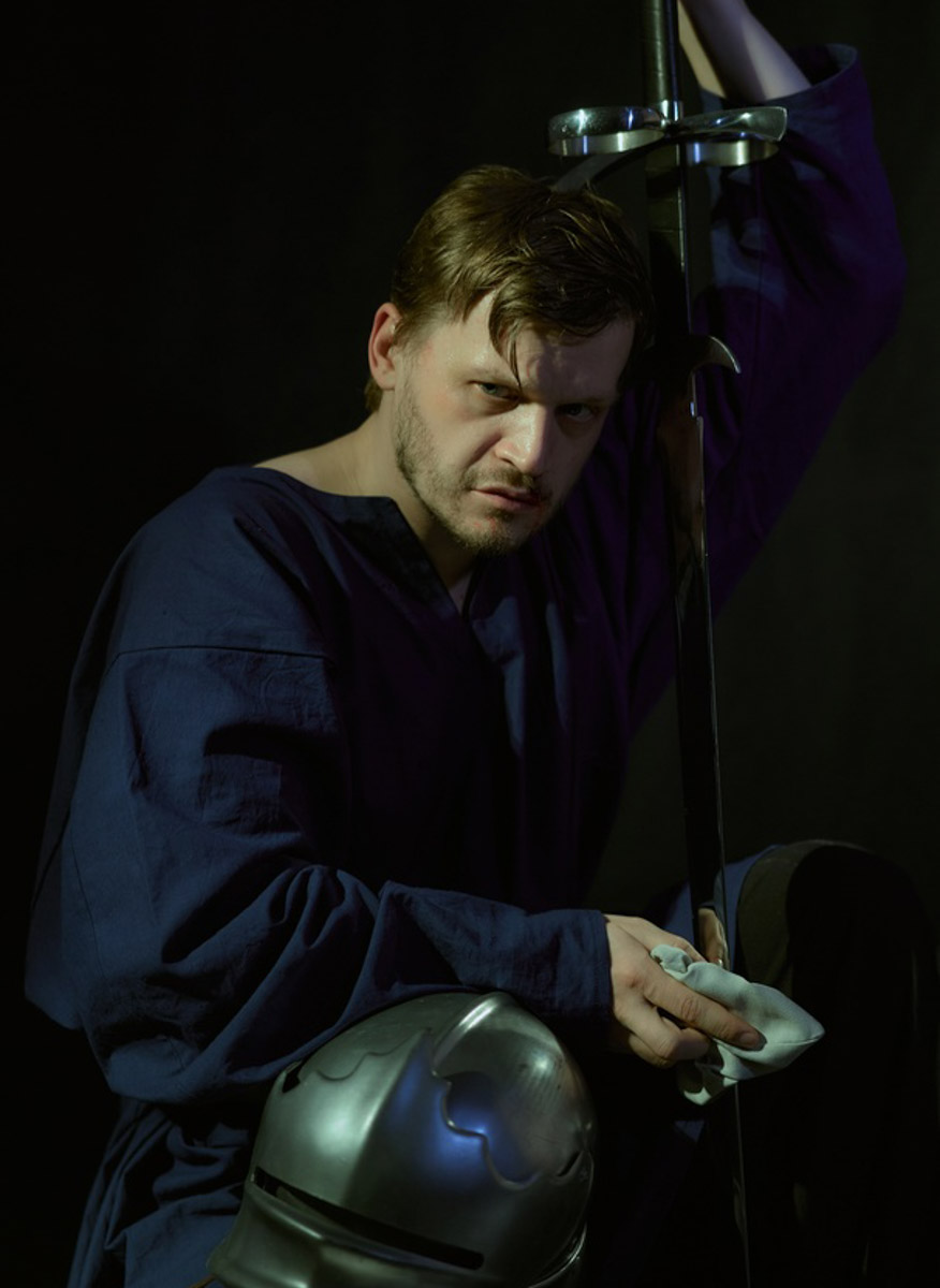 Популярная платформа Pinterest представила два десятка модных веяний 2025-го. Некоторые из них начали набирать популярность в прошлом году, а в этом их ждет настоящий триумф. Владимирские фотографы оказались на волне модных интернет-течений и воплотили в своих работах самые яркие предсказания сервиса для визуалов.