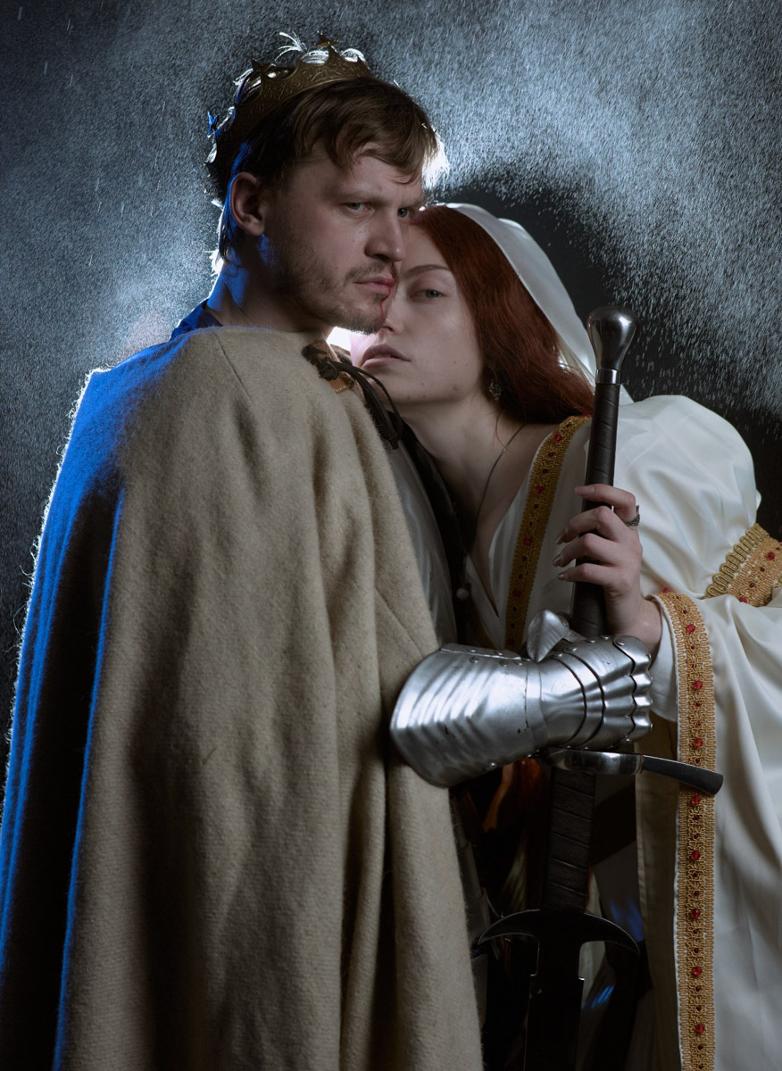 Популярная платформа Pinterest представила два десятка модных веяний 2025-го. Некоторые из них начали набирать популярность в прошлом году, а в этом их ждет настоящий триумф. Владимирские фотографы оказались на волне модных интернет-течений и воплотили в своих работах самые яркие предсказания сервиса для визуалов.