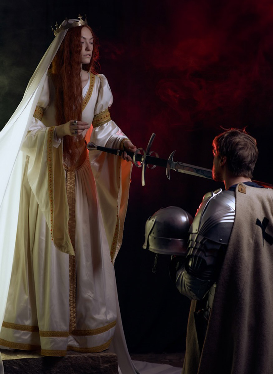 Популярная платформа Pinterest представила два десятка модных веяний 2025-го. Некоторые из них начали набирать популярность в прошлом году, а в этом их ждет настоящий триумф. Владимирские фотографы оказались на волне модных интернет-течений и воплотили в своих работах самые яркие предсказания сервиса для визуалов.