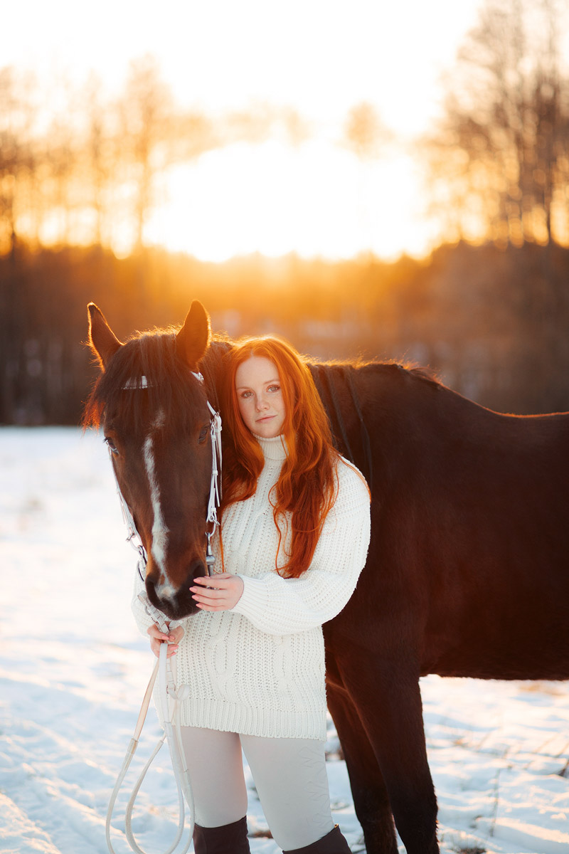 Владимирский фотограф Владислава Калниете к рыжеволосым моделям питает особую любовь. Девушки, поцелованные солнцем, — частые героини ее сказочных сюжетов. Кстати, сама она тоже имеет огненные локоны и порой не прочь встать по другую сторону камеры. Эффектными кадрами мастерица поделилась с нашим изданием.