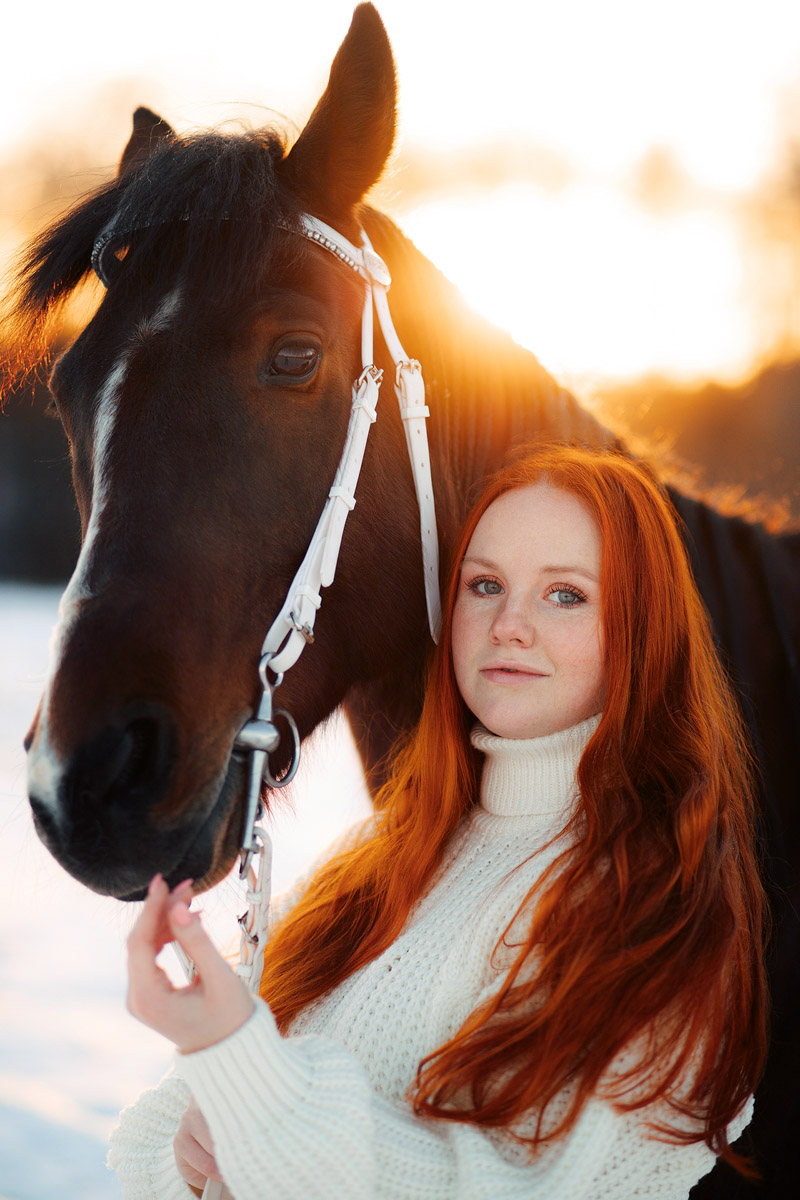 Владимирский фотограф Владислава Калниете к рыжеволосым моделям питает особую любовь. Девушки, поцелованные солнцем, — частые героини ее сказочных сюжетов. Кстати, сама она тоже имеет огненные локоны и порой не прочь встать по другую сторону камеры. Эффектными кадрами мастерица поделилась с нашим изданием.