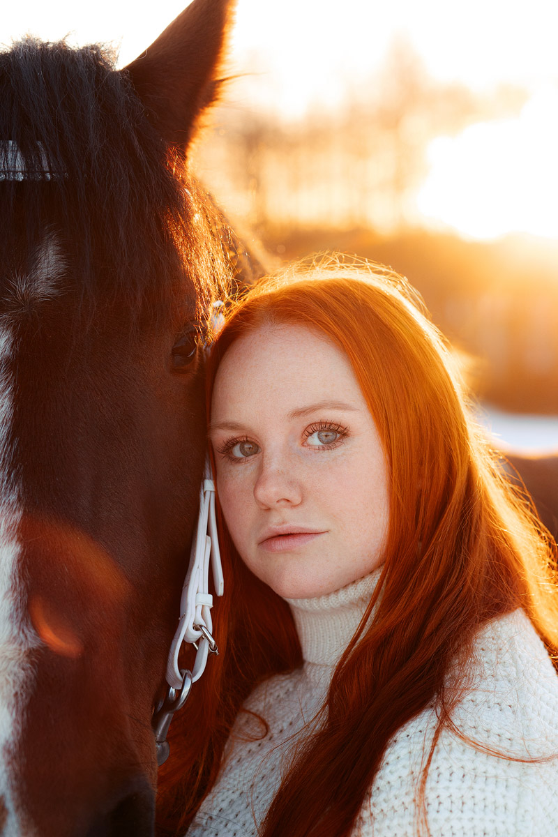 Владимирский фотограф Владислава Калниете к рыжеволосым моделям питает особую любовь. Девушки, поцелованные солнцем, — частые героини ее сказочных сюжетов. Кстати, сама она тоже имеет огненные локоны и порой не прочь встать по другую сторону камеры. Эффектными кадрами мастерица поделилась с нашим изданием.