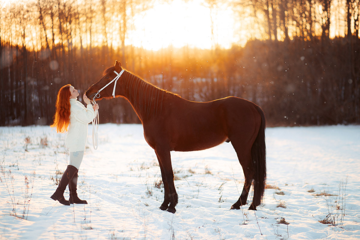 Владимирский фотограф Владислава Калниете к рыжеволосым моделям питает особую любовь. Девушки, поцелованные солнцем, — частые героини ее сказочных сюжетов. Кстати, сама она тоже имеет огненные локоны и порой не прочь встать по другую сторону камеры. Эффектными кадрами мастерица поделилась с нашим изданием.