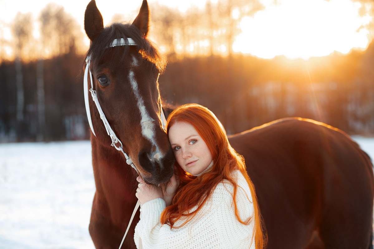 Владимирский фотограф Владислава Калниете к рыжеволосым моделям питает особую любовь. Девушки, поцелованные солнцем, — частые героини ее сказочных сюжетов. Кстати, сама она тоже имеет огненные локоны и порой не прочь встать по другую сторону камеры. Эффектными кадрами мастерица поделилась с нашим изданием.
