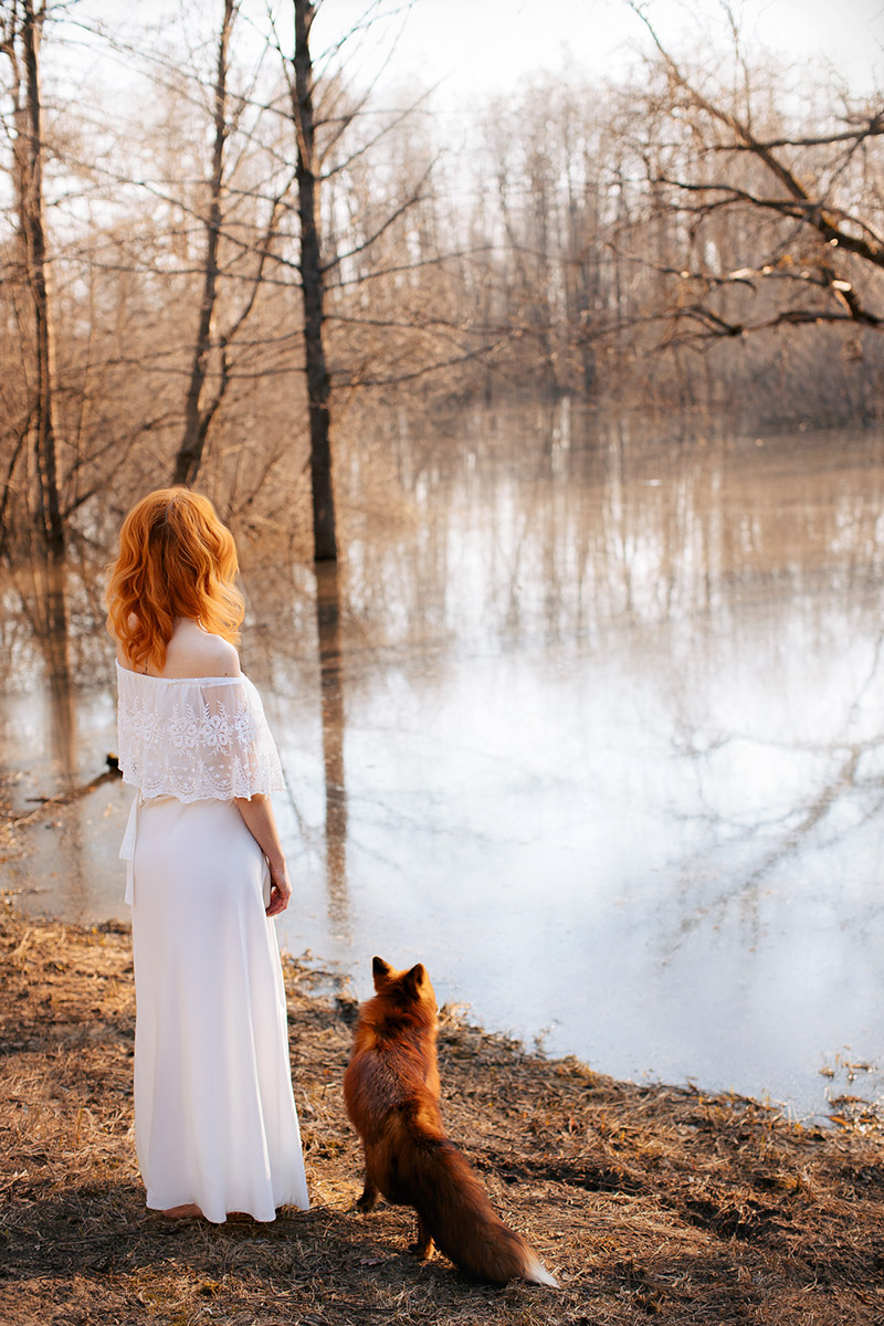 Владимирский фотограф Владислава Калниете к рыжеволосым моделям питает особую любовь. Девушки, поцелованные солнцем, — частые героини ее сказочных сюжетов. Кстати, сама она тоже имеет огненные локоны и порой не прочь встать по другую сторону камеры. Эффектными кадрами мастерица поделилась с нашим изданием.