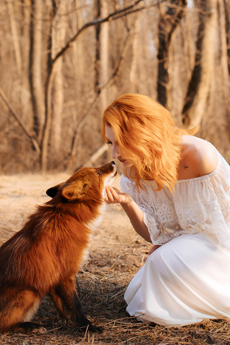 Владимирский фотограф Владислава Калниете к рыжеволосым моделям питает особую любовь. Девушки, поцелованные солнцем, — частые героини ее сказочных сюжетов. Кстати, сама она тоже имеет огненные локоны и порой не прочь встать по другую сторону камеры. Эффектными кадрами мастерица поделилась с нашим изданием.
