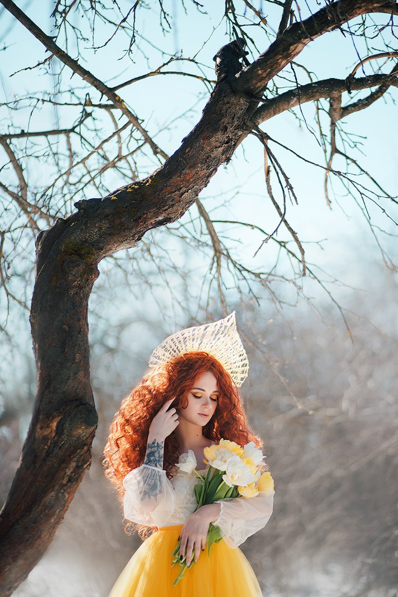 Владимирский фотограф Владислава Калниете к рыжеволосым моделям питает особую любовь. Девушки, поцелованные солнцем, — частые героини ее сказочных сюжетов. Кстати, сама она тоже имеет огненные локоны и порой не прочь встать по другую сторону камеры. Эффектными кадрами мастерица поделилась с нашим изданием.