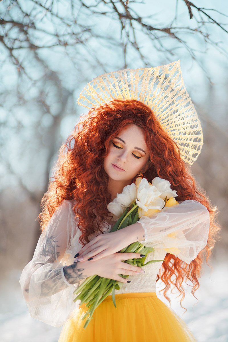 Владимирский фотограф Владислава Калниете к рыжеволосым моделям питает особую любовь. Девушки, поцелованные солнцем, — частые героини ее сказочных сюжетов. Кстати, сама она тоже имеет огненные локоны и порой не прочь встать по другую сторону камеры. Эффектными кадрами мастерица поделилась с нашим изданием.