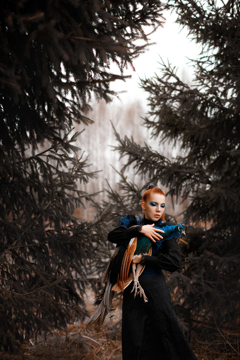 Владимирский фотограф Владислава Калниете к рыжеволосым моделям питает особую любовь. Девушки, поцелованные солнцем, — частые героини ее сказочных сюжетов. Кстати, сама она тоже имеет огненные локоны и порой не прочь встать по другую сторону камеры. Эффектными кадрами мастерица поделилась с нашим изданием.