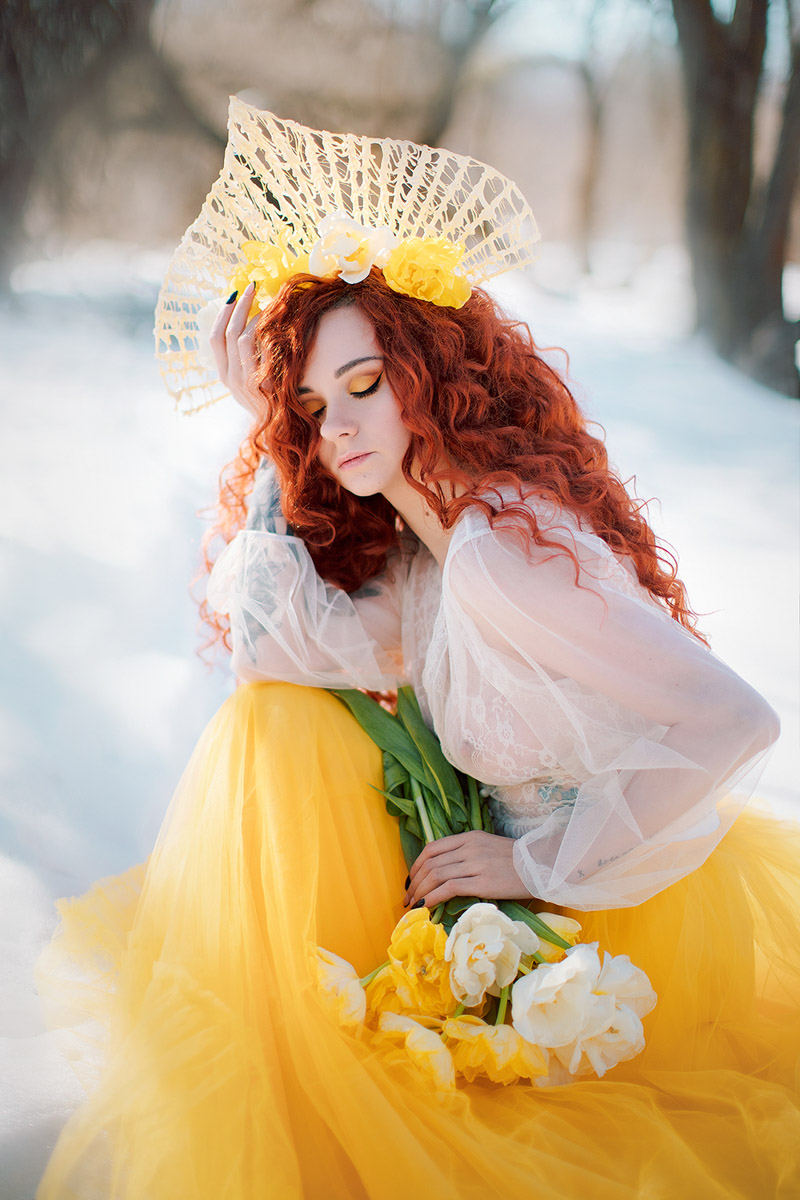 Владимирский фотограф Владислава Калниете к рыжеволосым моделям питает особую любовь. Девушки, поцелованные солнцем, — частые героини ее сказочных сюжетов. Кстати, сама она тоже имеет огненные локоны и порой не прочь встать по другую сторону камеры. Эффектными кадрами мастерица поделилась с нашим изданием.