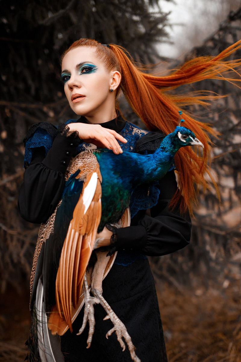 Владимирский фотограф Владислава Калниете к рыжеволосым моделям питает особую любовь. Девушки, поцелованные солнцем, — частые героини ее сказочных сюжетов. Кстати, сама она тоже имеет огненные локоны и порой не прочь встать по другую сторону камеры. Эффектными кадрами мастерица поделилась с нашим изданием.