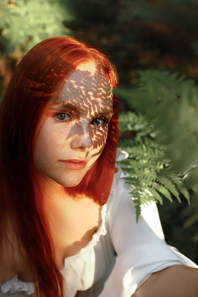 Владимирский фотограф Владислава Калниете к рыжеволосым моделям питает особую любовь. Девушки, поцелованные солнцем, — частые героини ее сказочных сюжетов. Кстати, сама она тоже имеет огненные локоны и порой не прочь встать по другую сторону камеры. Эффектными кадрами мастерица поделилась с нашим изданием.