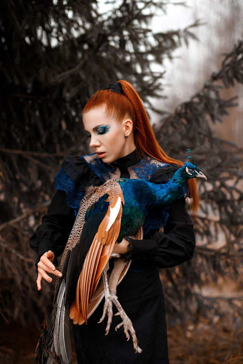 Владимирский фотограф Владислава Калниете к рыжеволосым моделям питает особую любовь. Девушки, поцелованные солнцем, — частые героини ее сказочных сюжетов. Кстати, сама она тоже имеет огненные локоны и порой не прочь встать по другую сторону камеры. Эффектными кадрами мастерица поделилась с нашим изданием.