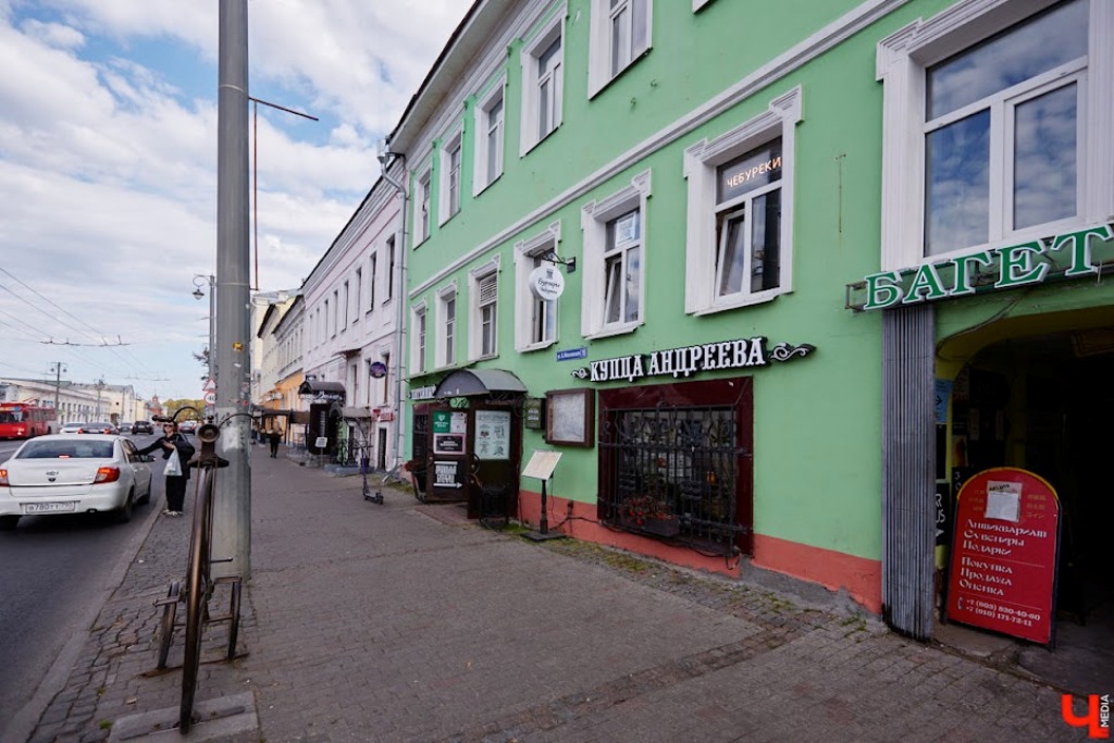 Во второй половине XIX века сын бедного крестьянина из села Чурилово, Павел Трофимович Седов, стал одним из самых состоятельных купцов губернии. А когда в 1905 году по стране прокатилась волна стачечного движения, первыми ее застрельщиками во Владимире оказались рабочие булочной Седова. И на это у них имелись весьма серьезные причины…