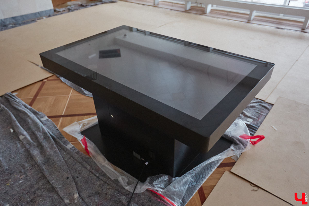 Точные сроки завершения восстановления здания театра драмы пока неизвестны. Более того, с начала года ремонтные работы на паузе, а артисты радуют зрителей премьерами, по-прежнему обживая чужие подмостки. «Ключ-Медиа» своими глазами оценил все детали грядущего преображения. Каким же увидят зрители обновленное культурное пространство после открытия?