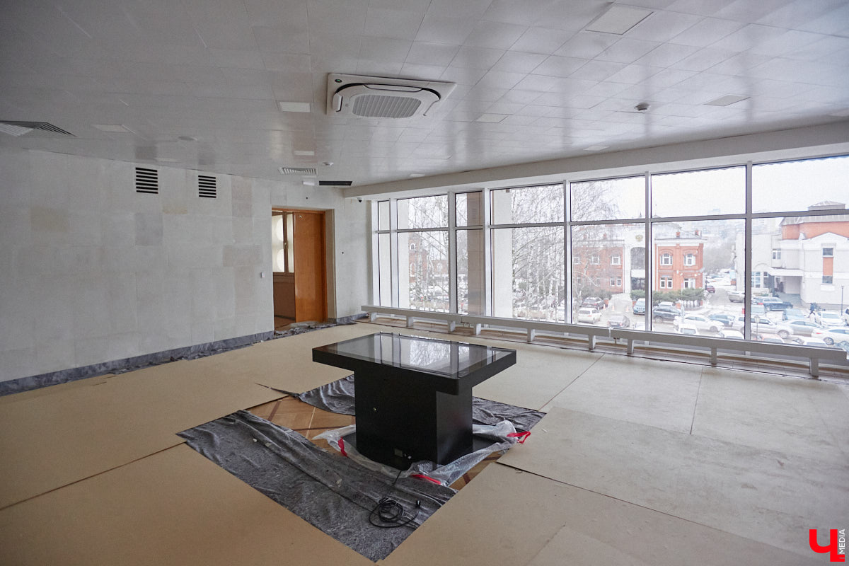 Точные сроки завершения восстановления здания театра драмы пока неизвестны. Более того, с начала года ремонтные работы на паузе, а артисты радуют зрителей премьерами, по-прежнему обживая чужие подмостки. «Ключ-Медиа» своими глазами оценил все детали грядущего преображения. Каким же увидят зрители обновленное культурное пространство после открытия?